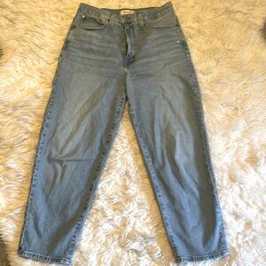 Madewell balloon jeans in size 29 in light blue wash.